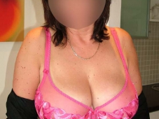 Grosse paire de seins naturelle - Soirée privée libertine
