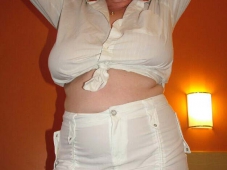 Jupe et chemise courte - Mature gros seins